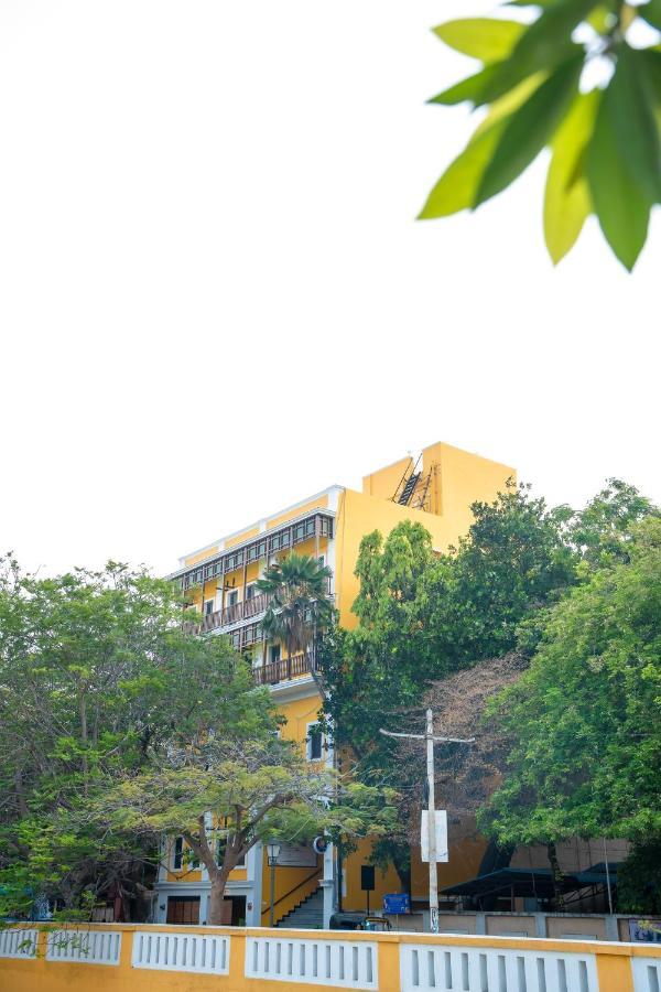 Palais De Pondichery Hotel Exterior photo